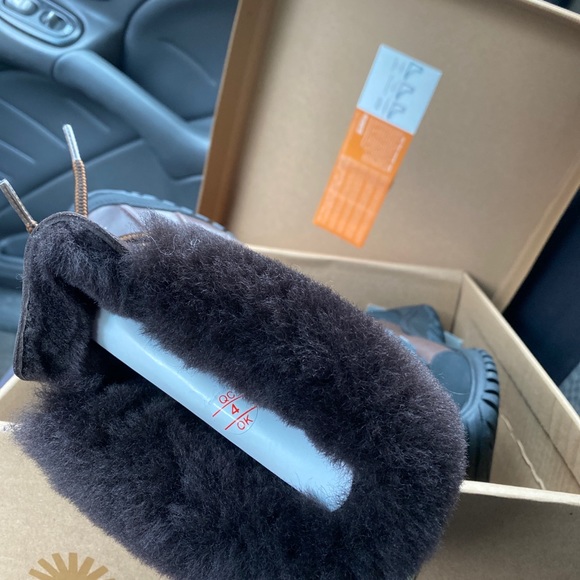 UGG Adirondack ii womens size 7 BNIB - Picture 5 of 7